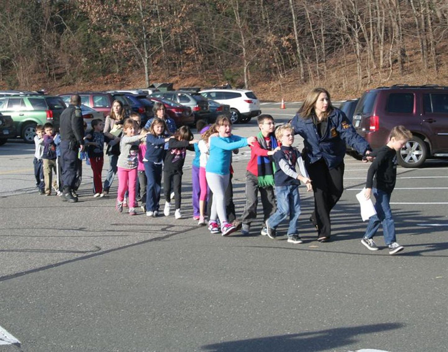 USA Connecticuti osariigis sai reedel algkoolis aset leidnud tulistamises surma vähemalt 27 inimest.