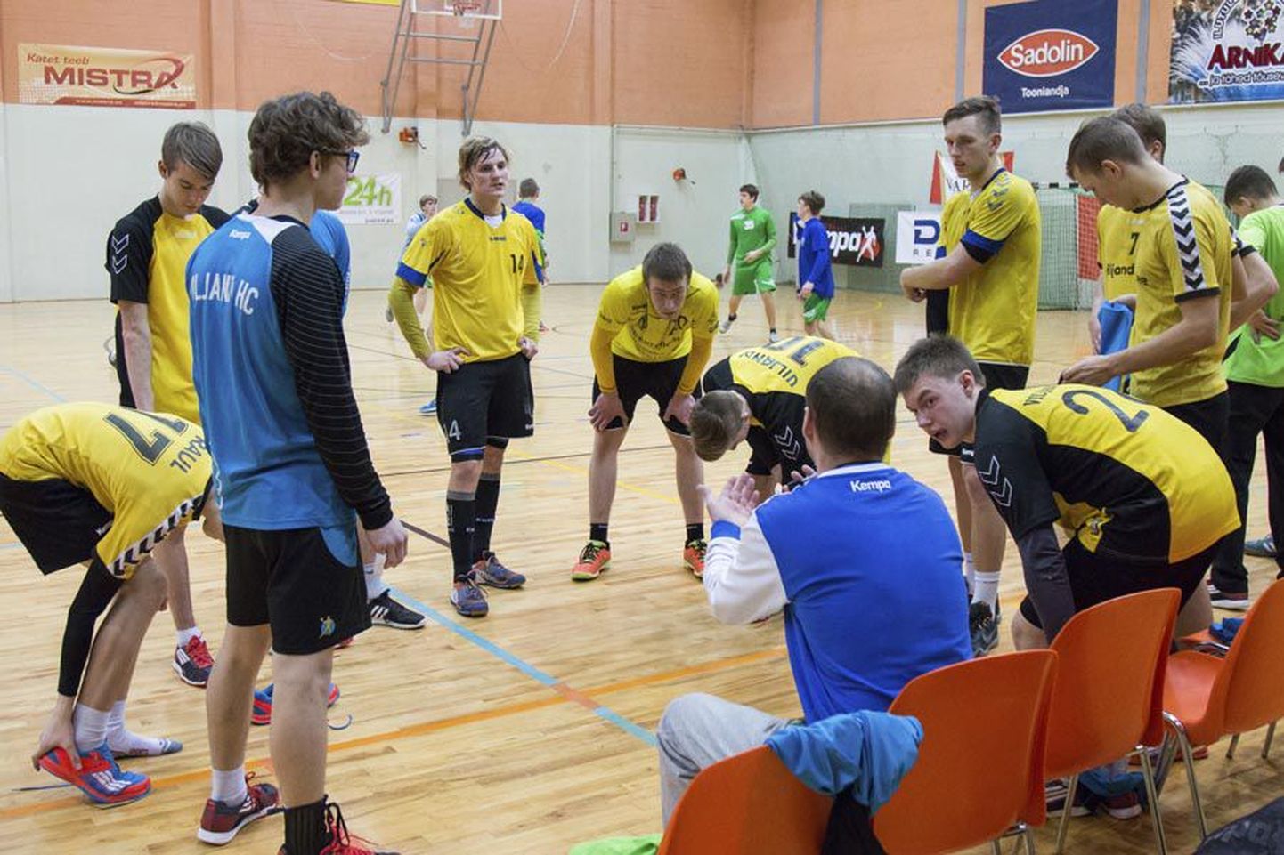 Viljandi A-klassi käsipallimeeskond sai Eesti meistrivõistluste esimeses ringis kolm võitu ja läheb turniiri teisele etapile vastu täiseduga.