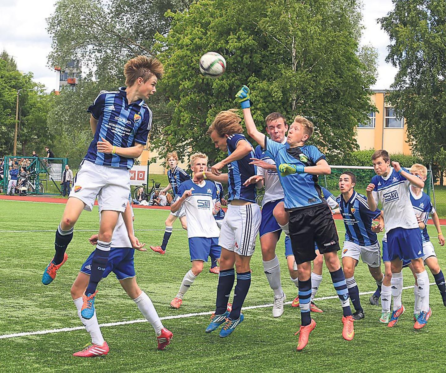 Kõige vanemate poiste finaalis pidid valgetes särkides Pärnu poisid tunnistama rootslaste 2:0 paremust.