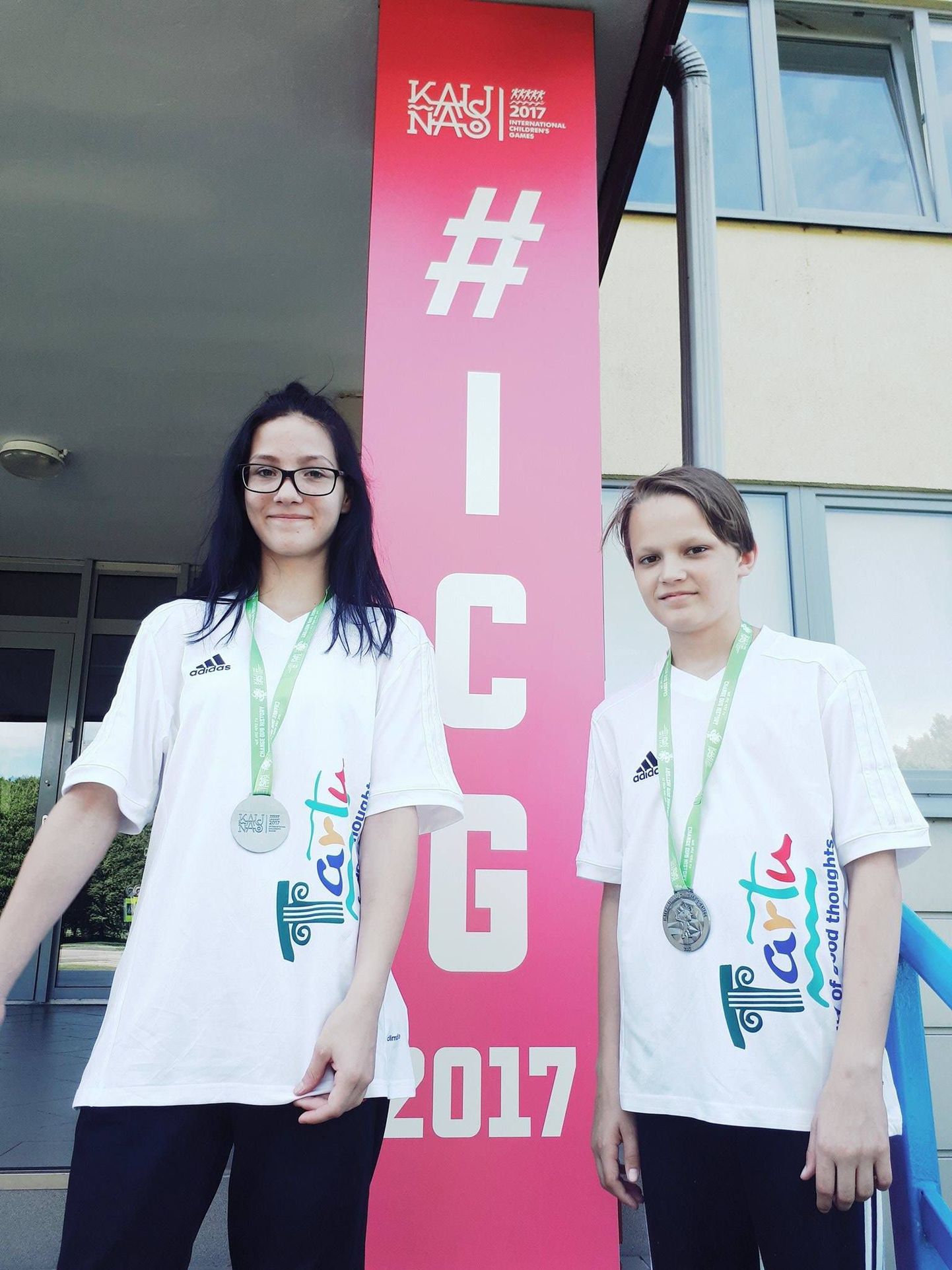 Rahvusvahelistel noorte mängudel said Anna Liisa Nurm ja Kaspar Gutmann kaela hõbemedali.