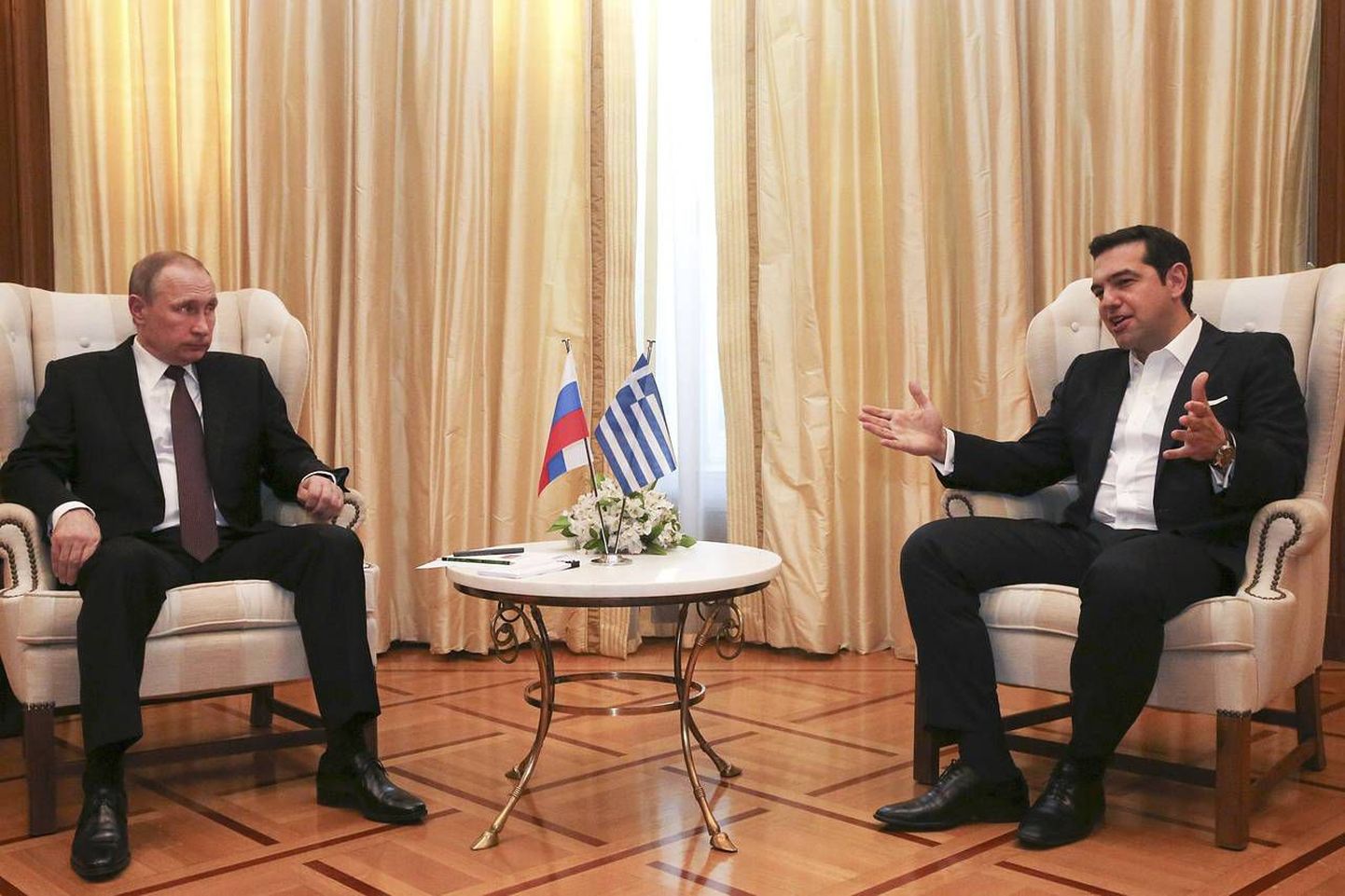 Vladimir Putin ja Alexis Tsipras eile Ateenas vestlemas.