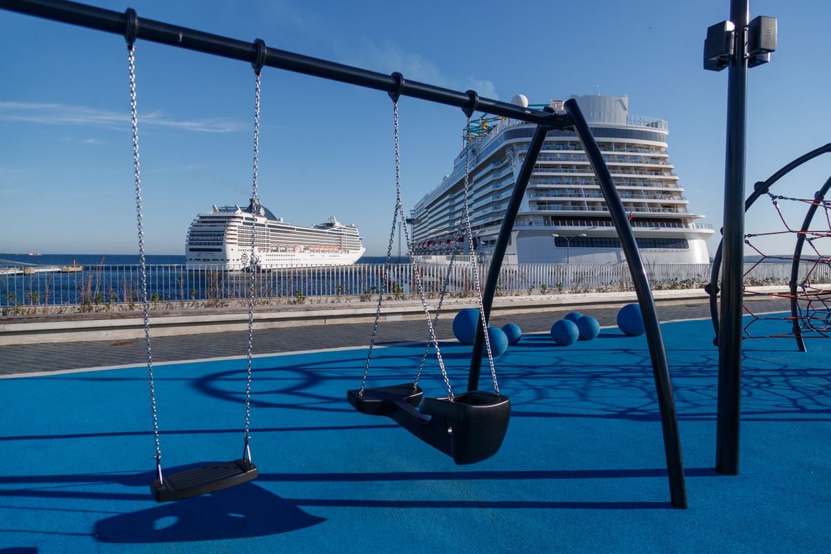 Kruiisilaevad saabumas laupäeva hommikul Tallinna Vanasadama kruiisiterminali. MSC Poesia ja Norwegian Getaway