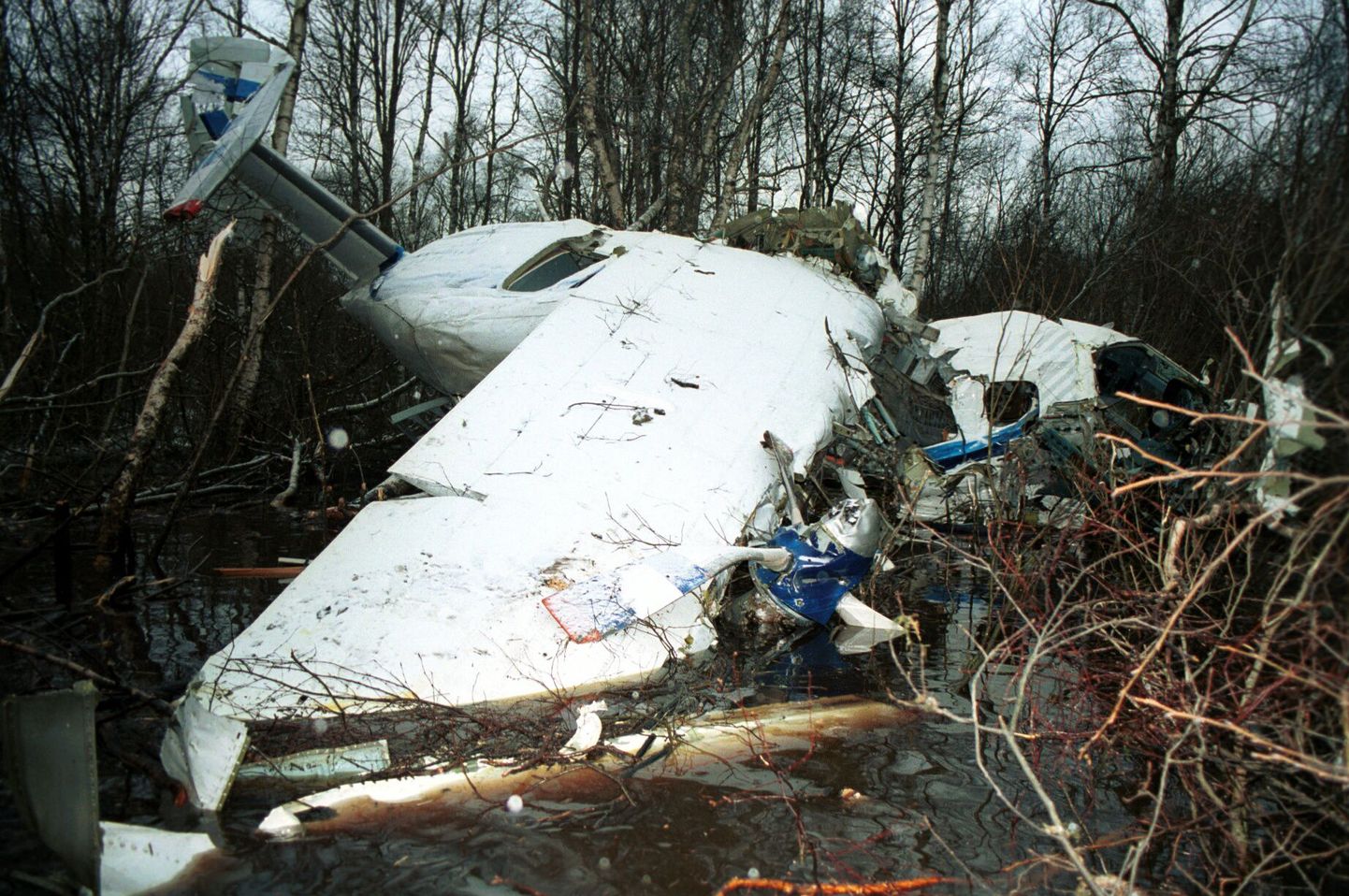 Enimexi lennuki An-28 rusud Hiiumaal 24. novembril 2001.