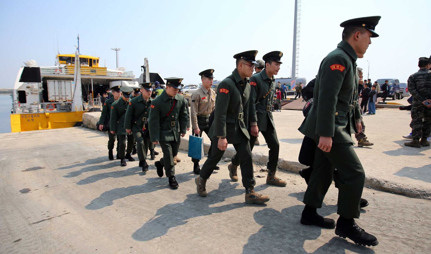 Lõuna-Korea merejalaväelased täna Baengnyeongdole saabumas.
