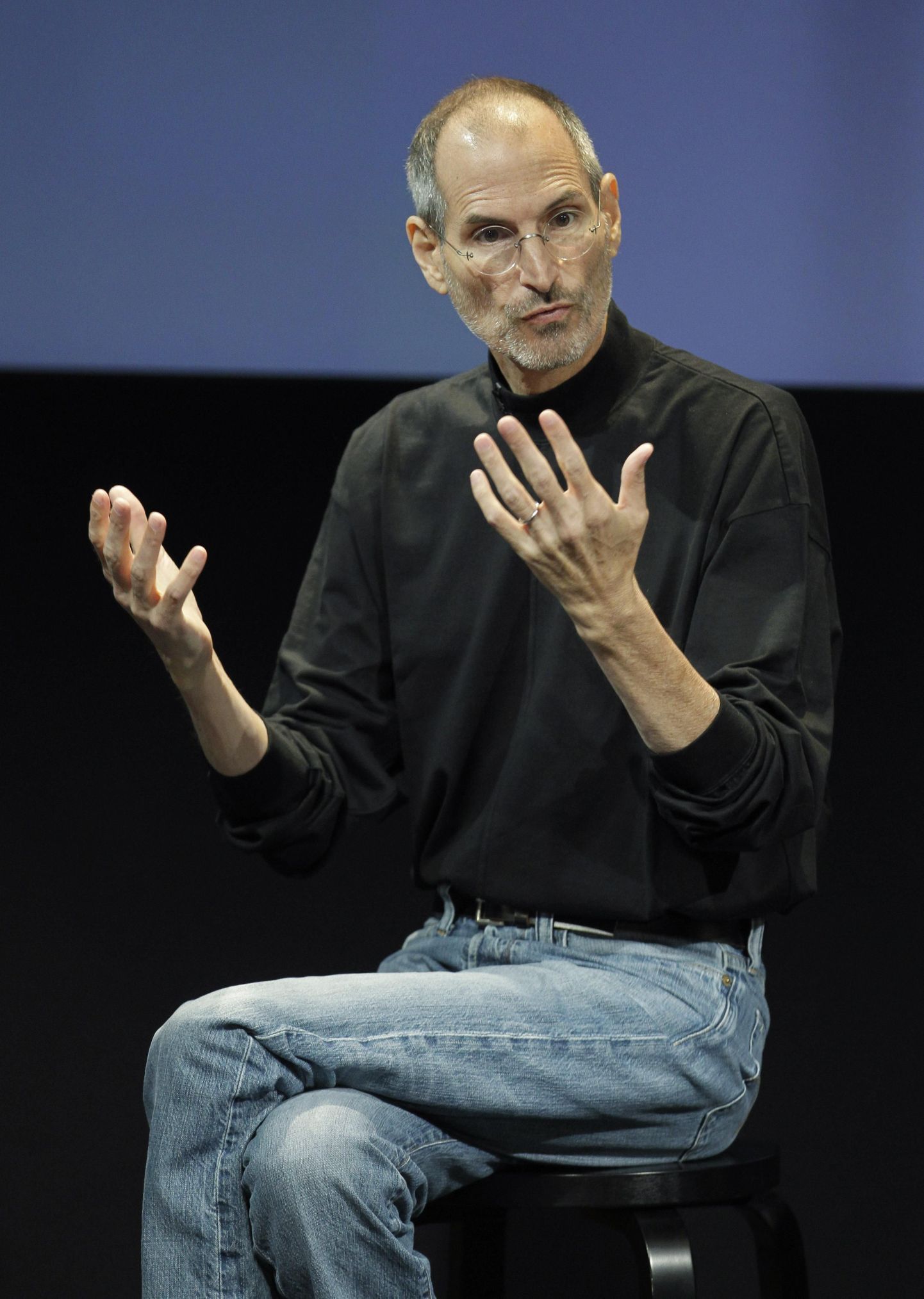Steve Jobs 16.07.2010 toimunud pressikonverentsil, kus käsitleti iPhone 4 leviprobleemi.