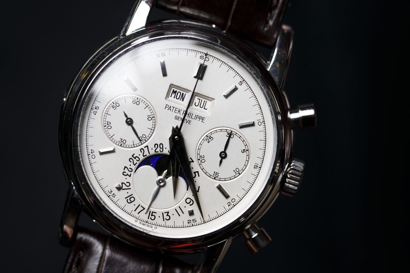 Kümnest kallimast käekellast viis on tootnud Šveitsi kellafirma Patek Philippe, mille käekellad on olnud meelt mööda ka Eric Claptonile. Pildil on üks talle kuulunud kelladest.