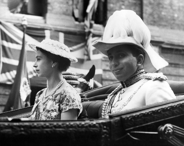  Iraagi kuningas Faisal II ja Suurbritannia kuninganna Elizabeth II 1953. aastal Londonis. Tegu oli esimese korraga, mil Iraagi kuningas riiki külastas.