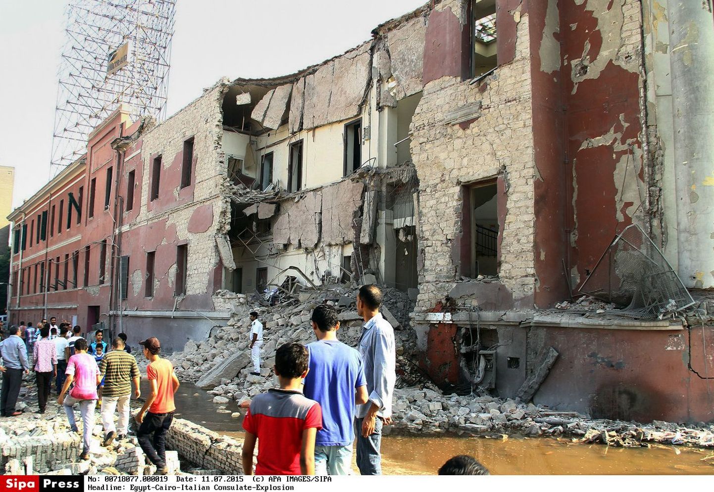 Kairos Itaalia konsulaadi juures plahvatas laupäeva hommikul pomm.