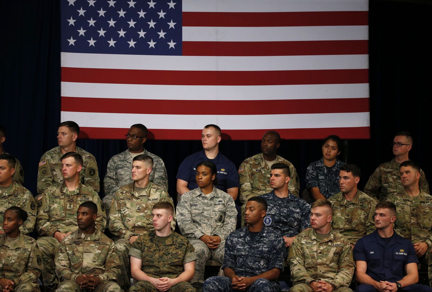 USA sõdurid vaatavad, kuidas Donald Trump teeb teatavaks Afganistani sõja edasise strateegia.