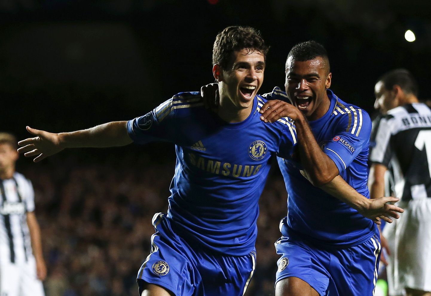 Oscar (vasakul) viis Chelsea 2:0 juhtima, kuid sellest võiduks ei piisanud