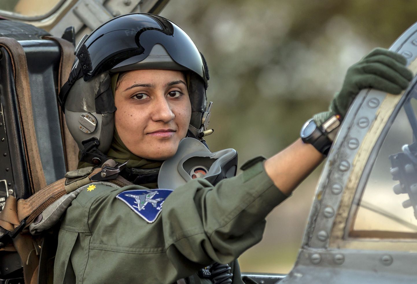 Aiša Faruq (26), Pakistani õhujõudude ainuke naispiloot.