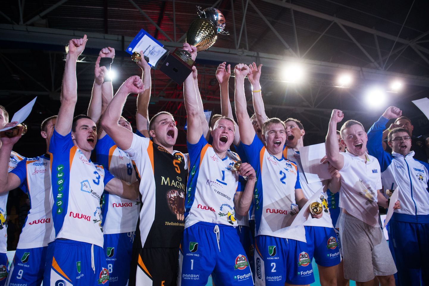 Pärnu võrkpalliklubi meeskond tuli Eesti karikavõitjaks.