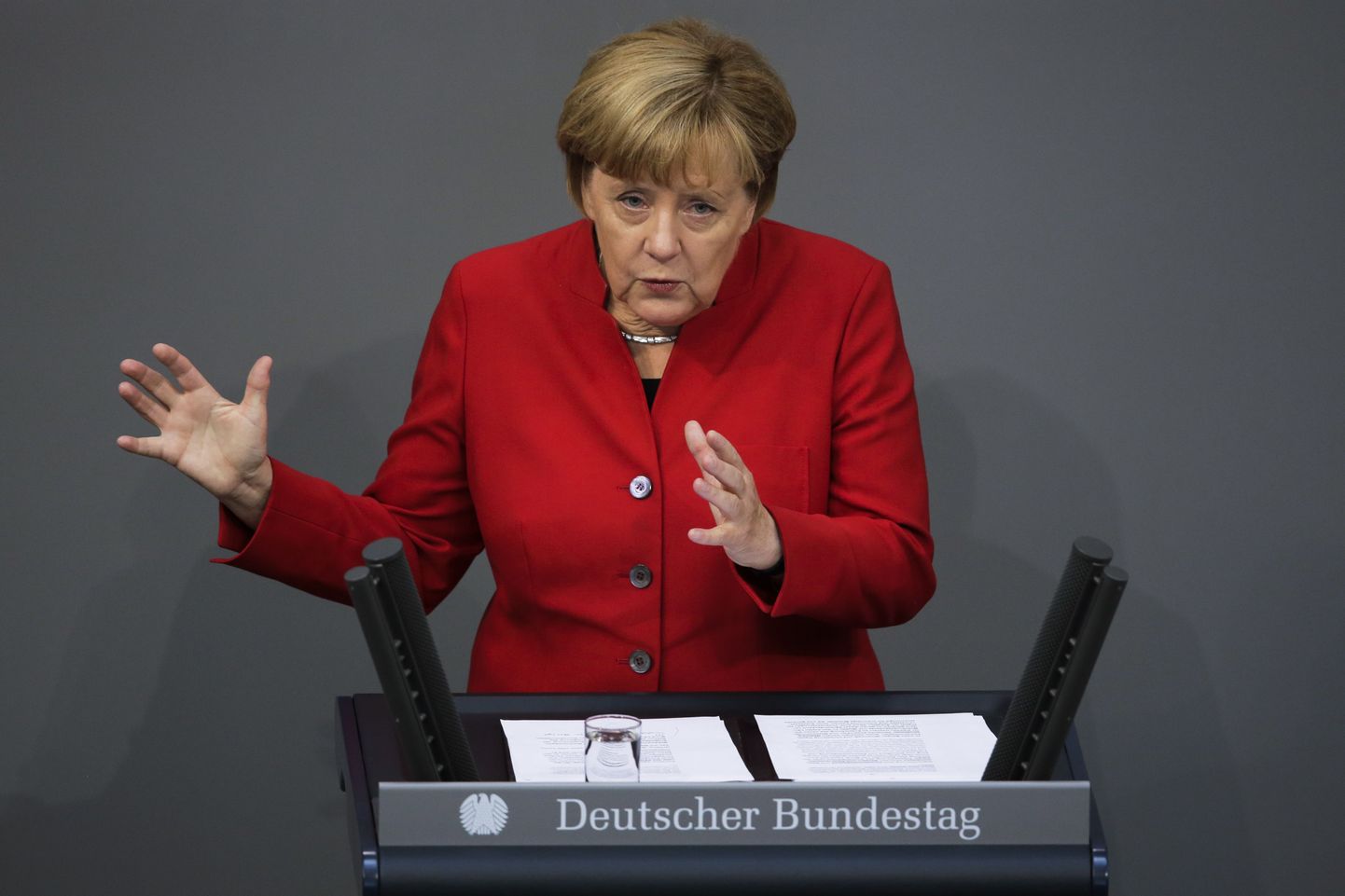 Saksamaa liidukantsler Angela Merkel täna Bundestagis kõnet pidamas.