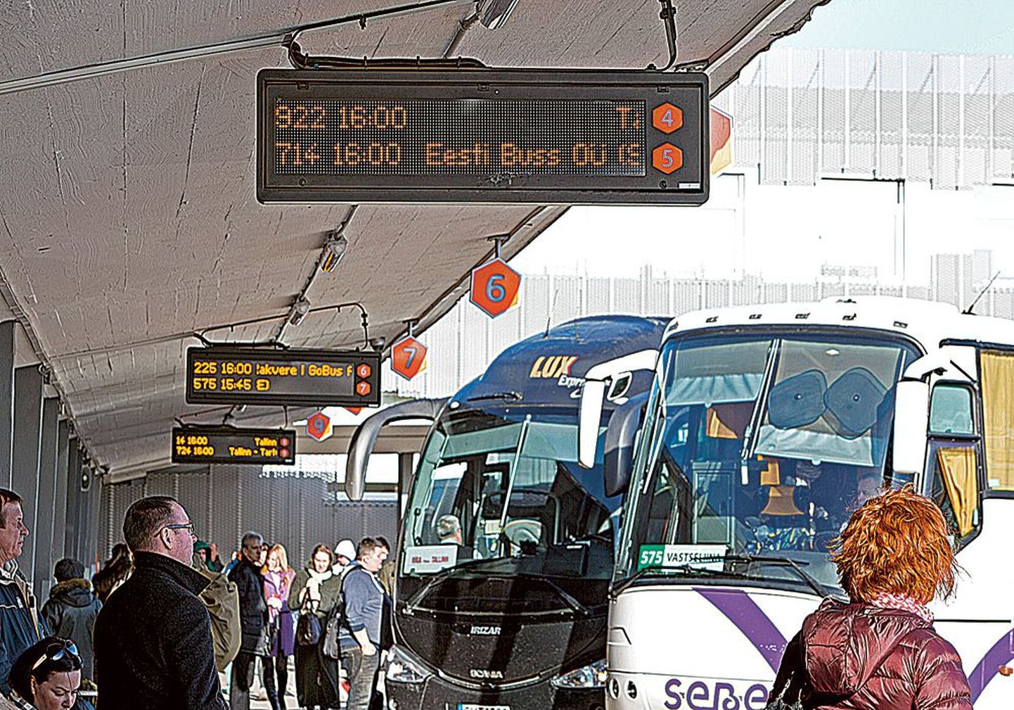 Сейчас автобусы дальнего следования не могут выходить ни по од­ному из маршрутов чаще, чем через каждые полчаса.