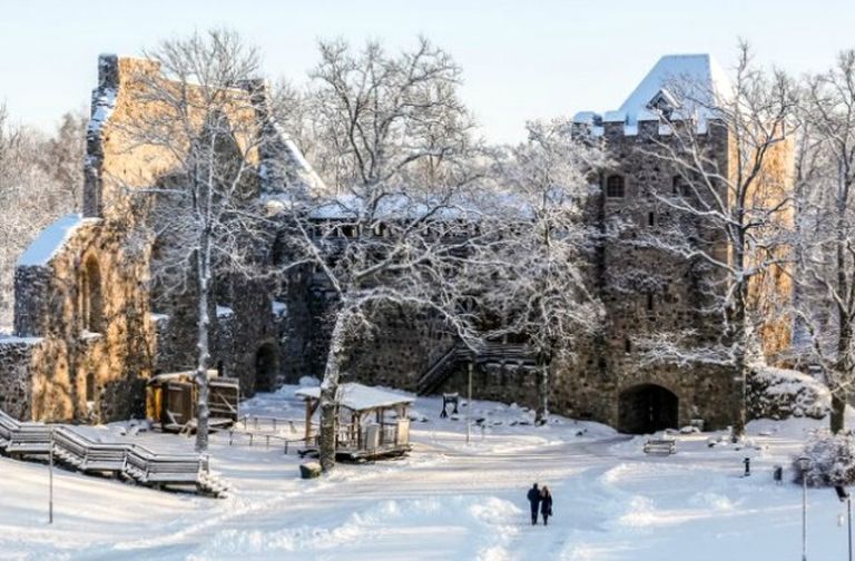 Сигулдский замок ливонского ордена - место гастрономического зимнего праздника