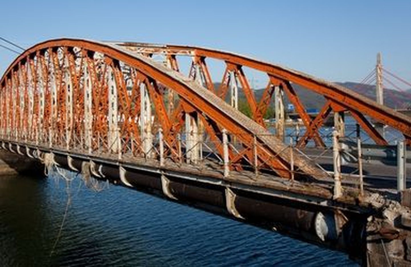 Tšehhi metallivargad viisid kaas kümnetonnise silla