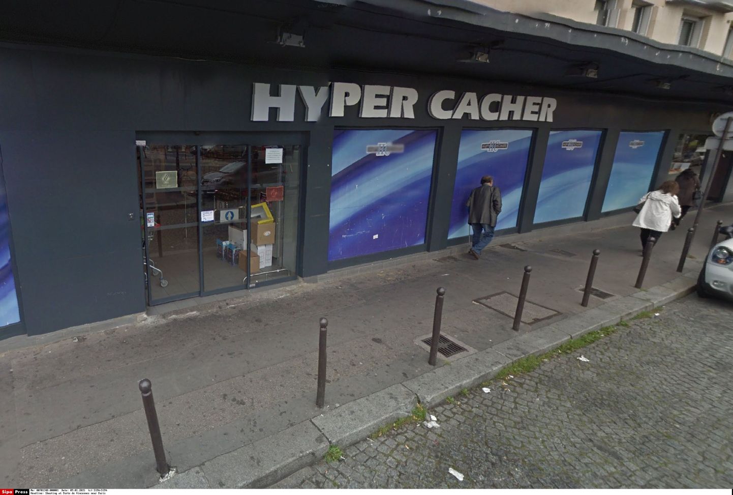 В кошерном продуктовом магазине под Парижем взяли в заложники женщин и детей.
