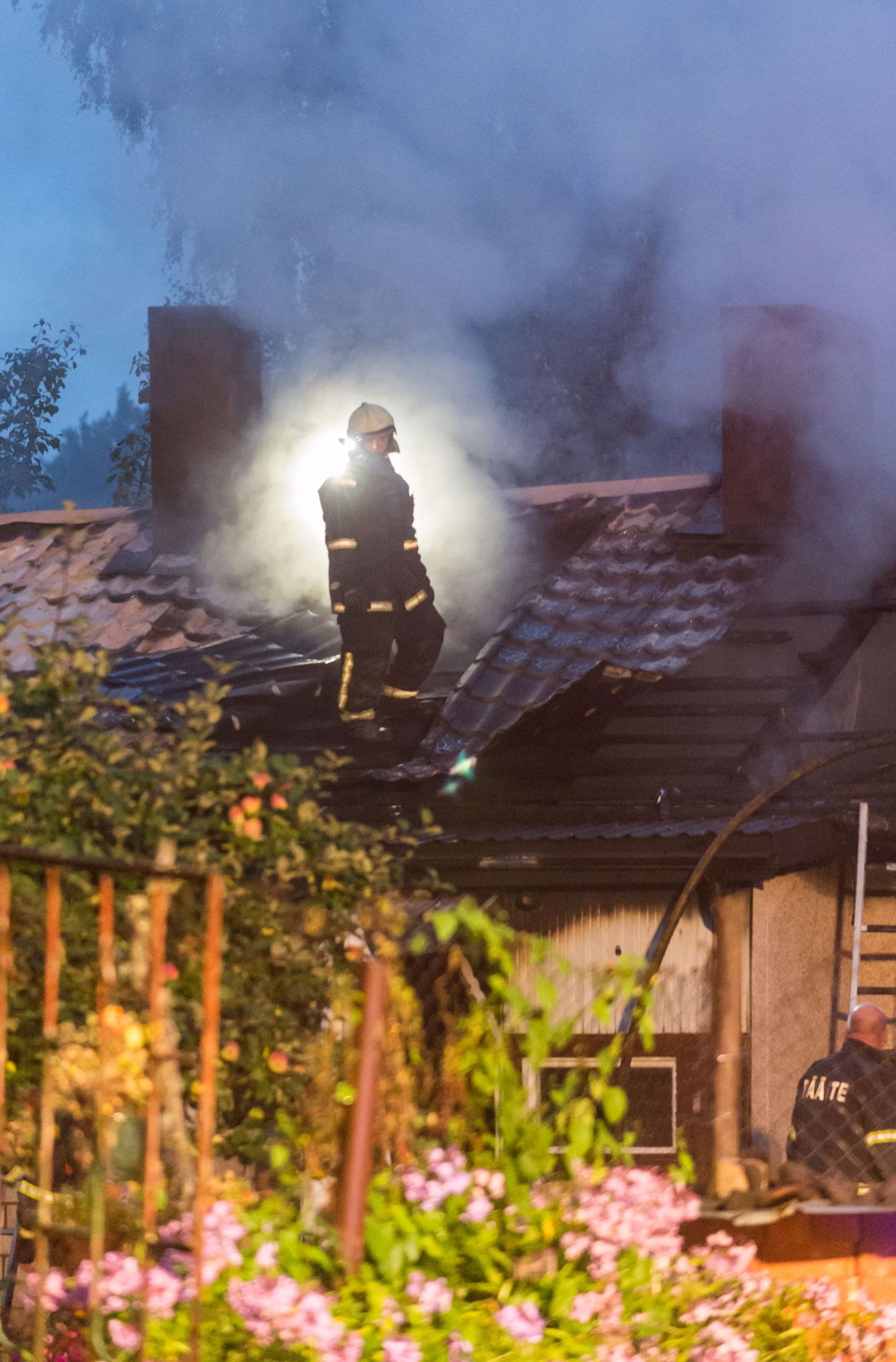 Audru vallas Muti ringtee ääres ääres põles elumaja.
