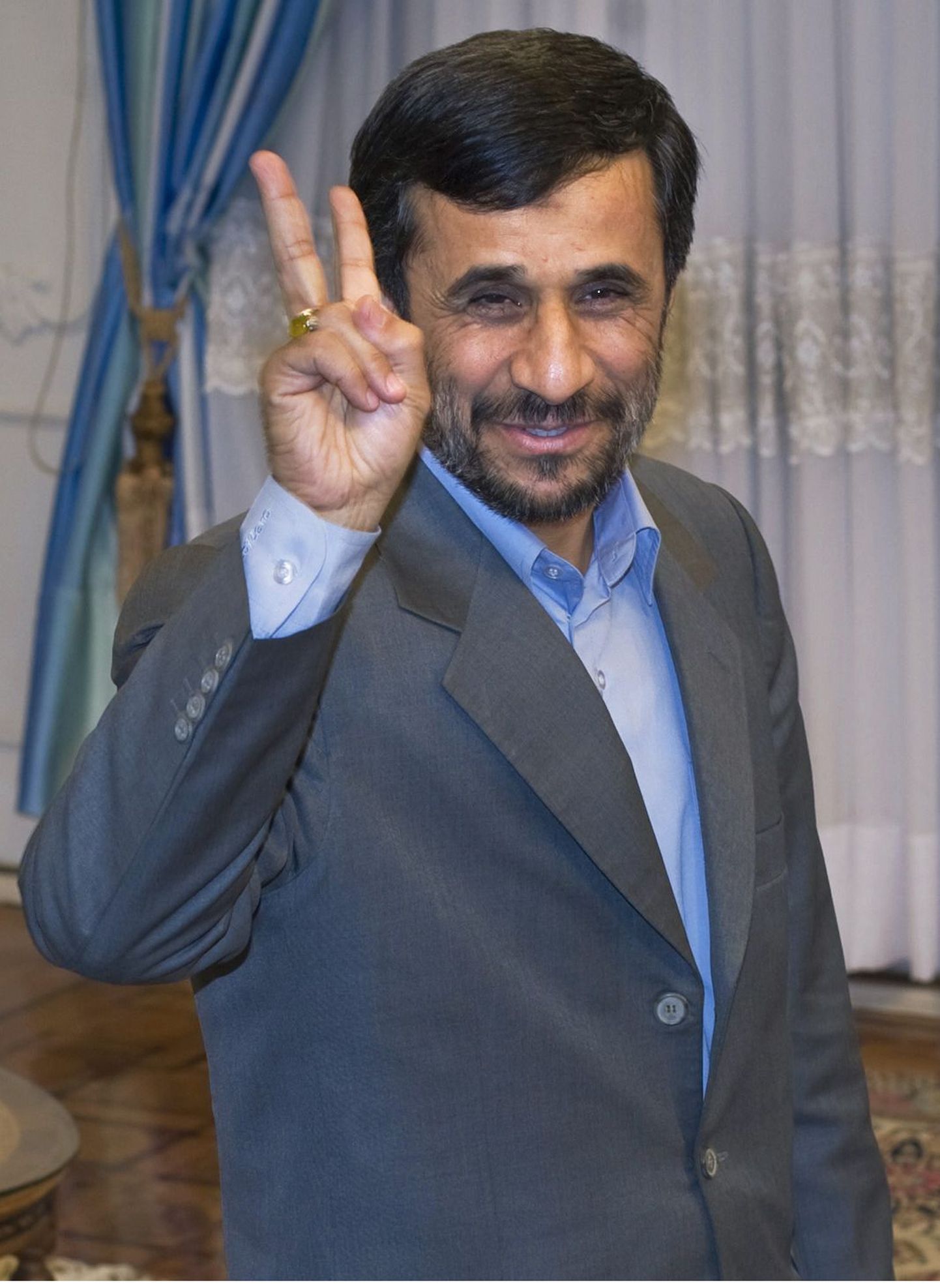 Ахмадинеджад уволил единственную женщину-министра.