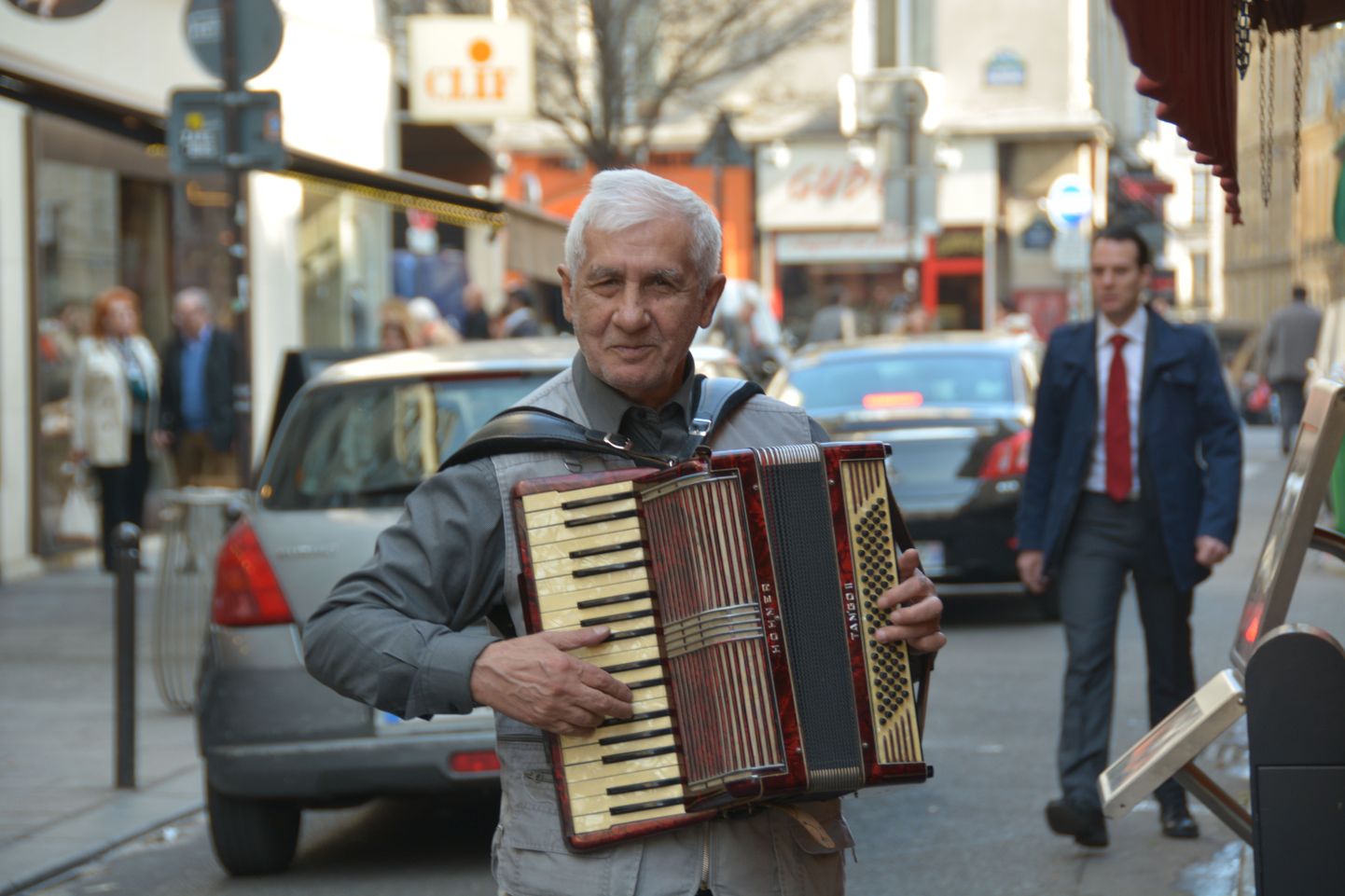 Pariisi tänavate lahutamatu osa on tänavamuusikud.