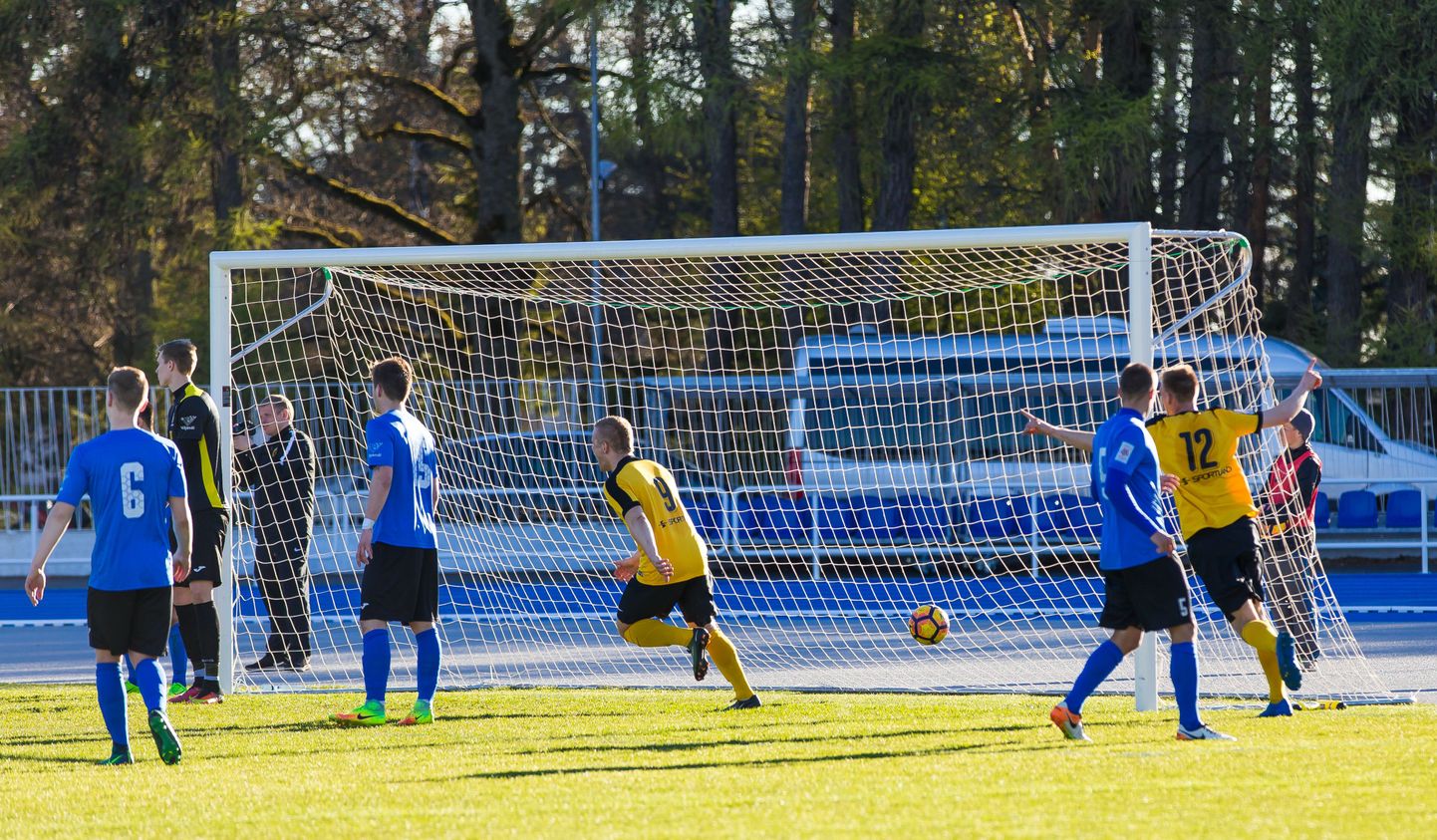 Pärnu Vapruse jalgpallimeeskond saavutas meistriliigas esimese võidu, alistades Viljandi Tuleviku 2:0.