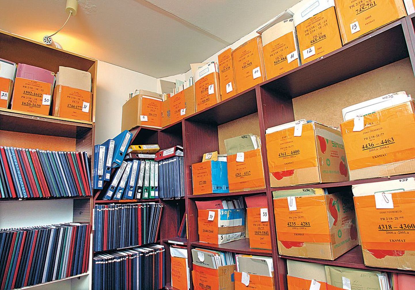 В помещениях, которые ранее арендовала Эстоно-Американская бизнес-академия, обнаружен забытый архив с документами. А ведь от этих бумаг может зависеть восстановление потерянного диплома.