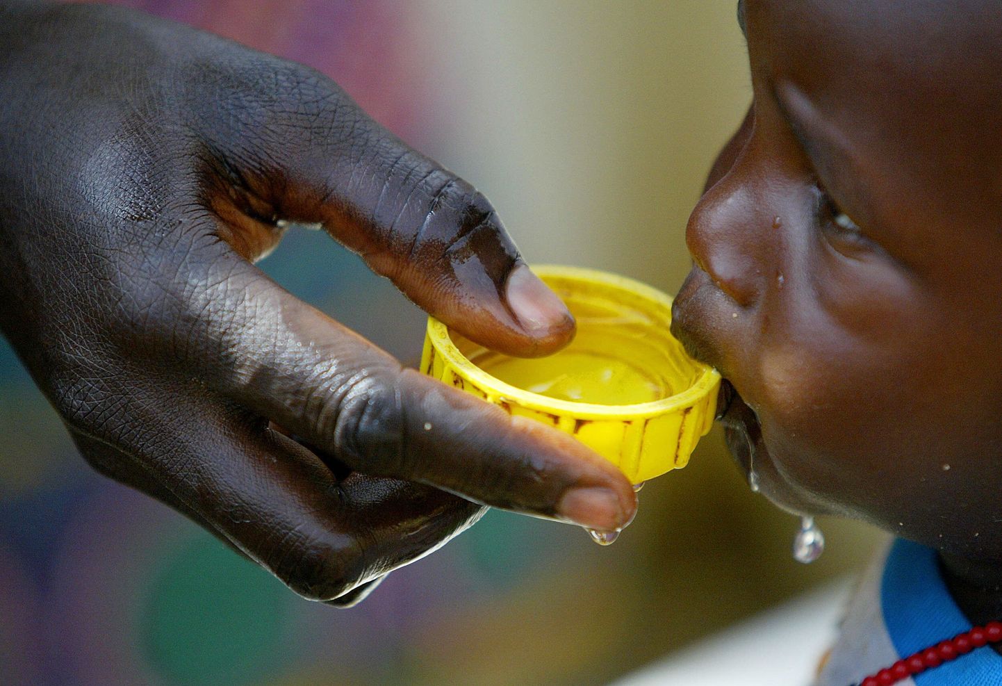 Sudaani laps vett joomas