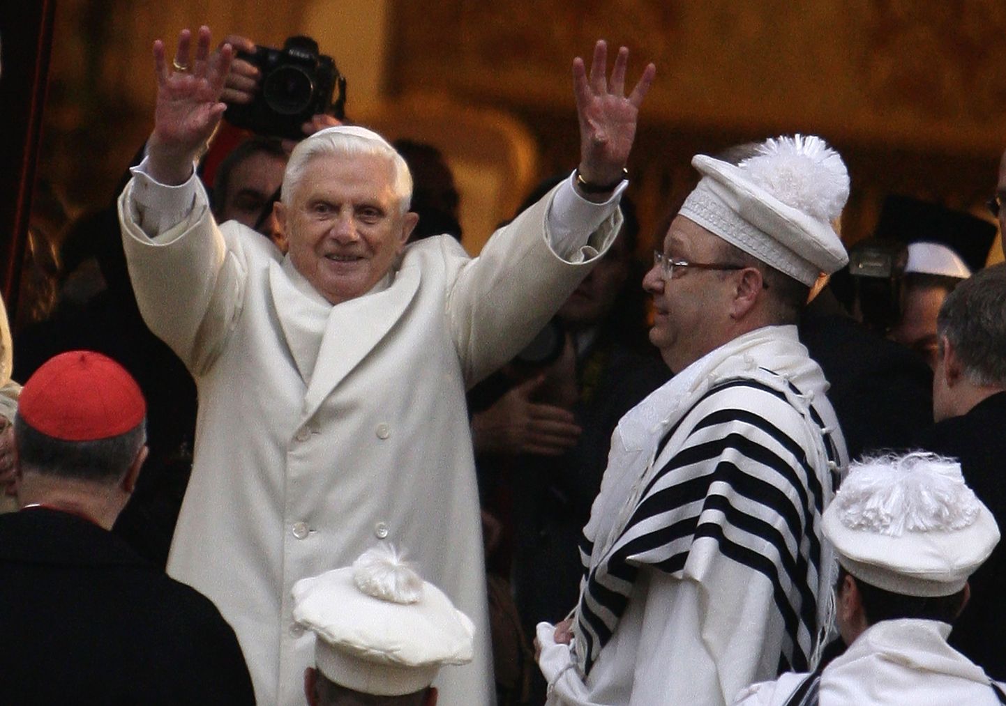 Paavst Benedictus XVI Rooma sünagoogi juures.