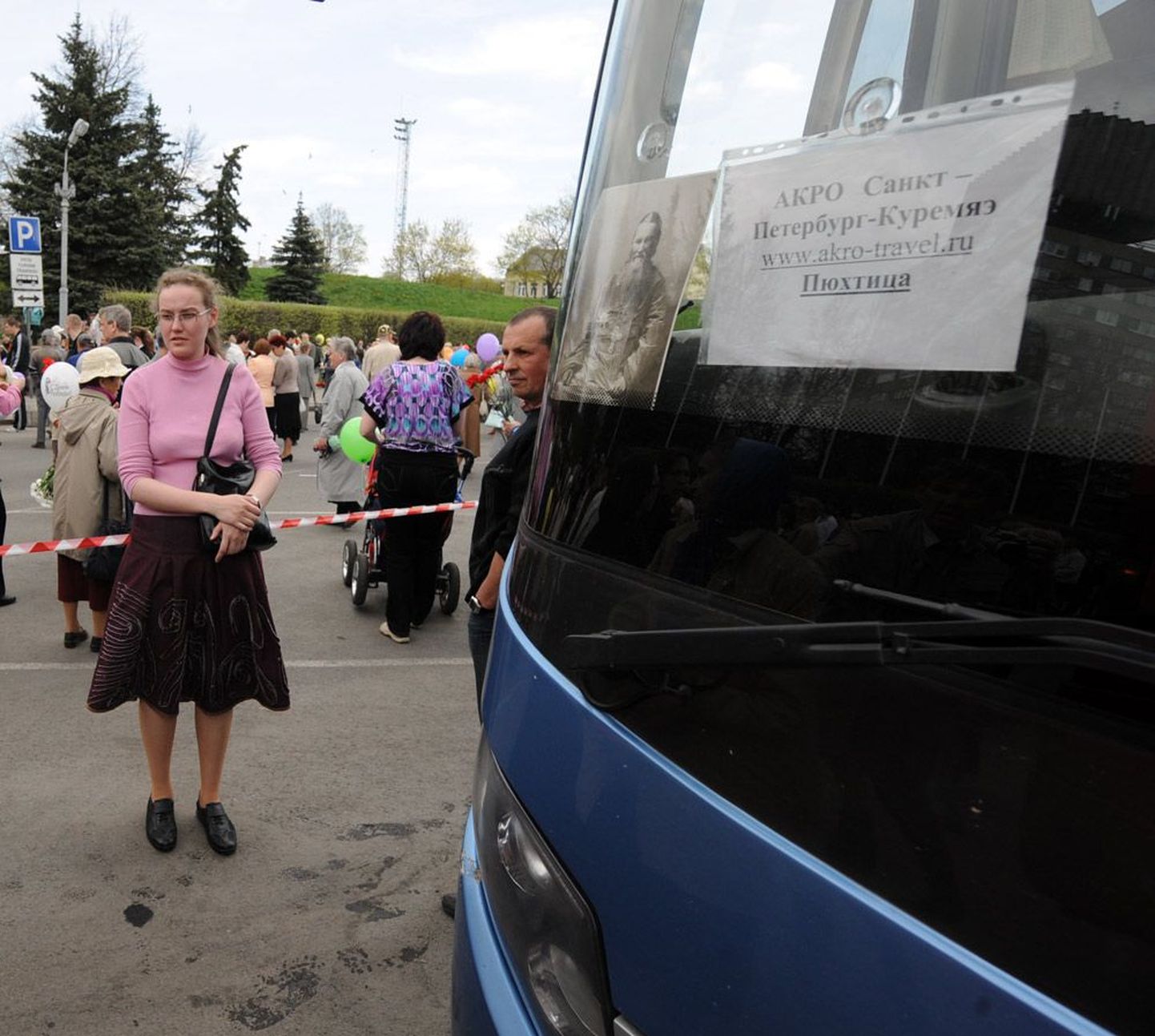 Peterburi reisifirma Akro-Travel toob turiste bussiga Eestisse. Firma juhi sõnul kasvatab viisa taotlemise lihtsustamine ka siia tulla soovijate arvu.