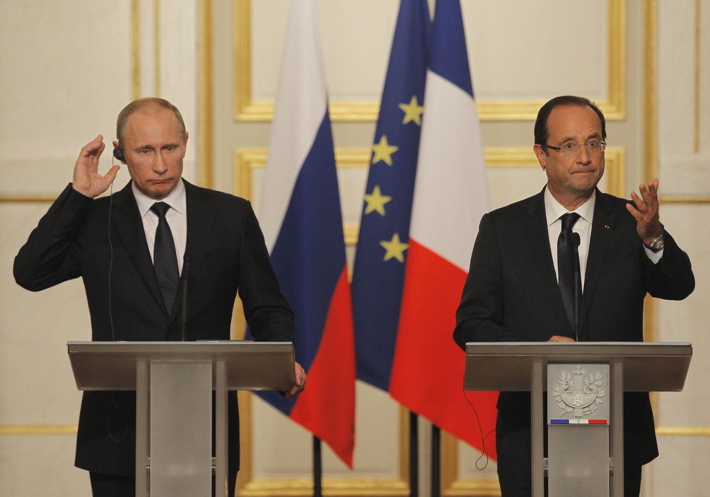François Hollande (paremal) ja Vladimir Putin ühisel pressikonverentsil Pariisis 1. juunil.