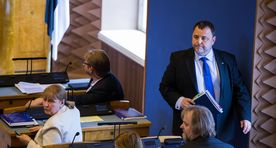 Ametist lahkuv Sester: mind on korduvalt mujale kutsutud