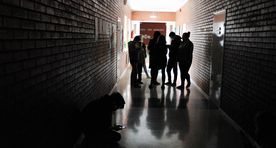 Опытные специалисты ошеломлены: что происходит в школе для сложных подростков?