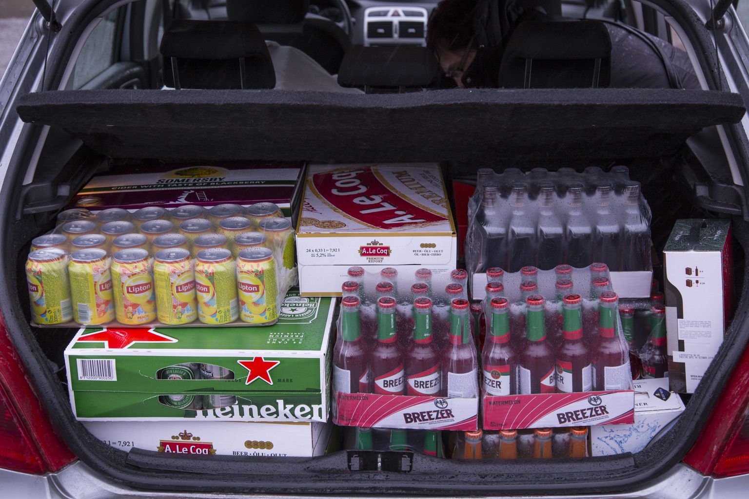 Soome alkoholi vahendanud mehi kahtlustab Soome tolli maksude maksmata jätmises.