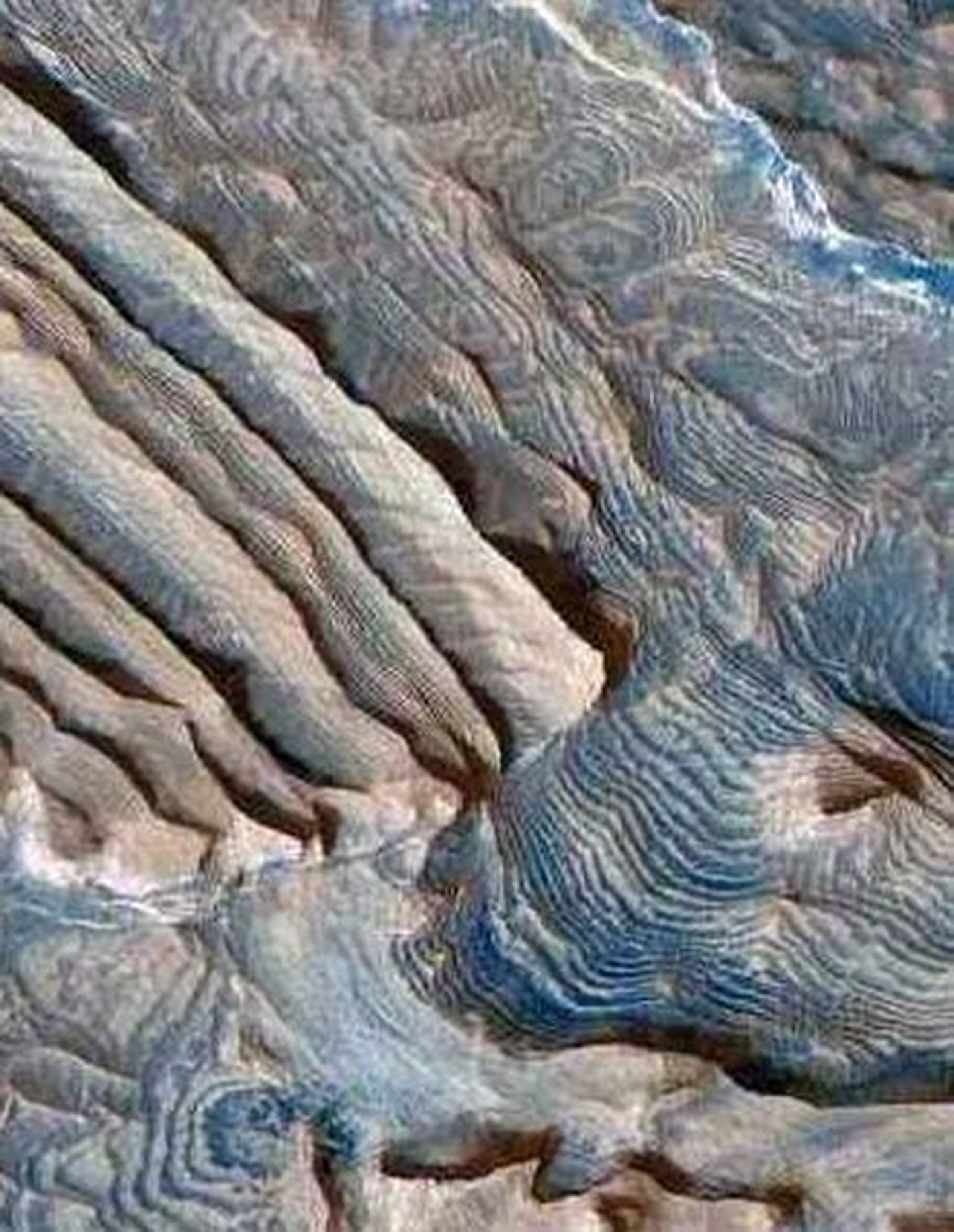 Võimas kaamera paljastas Marsi erinevad pinnavormid