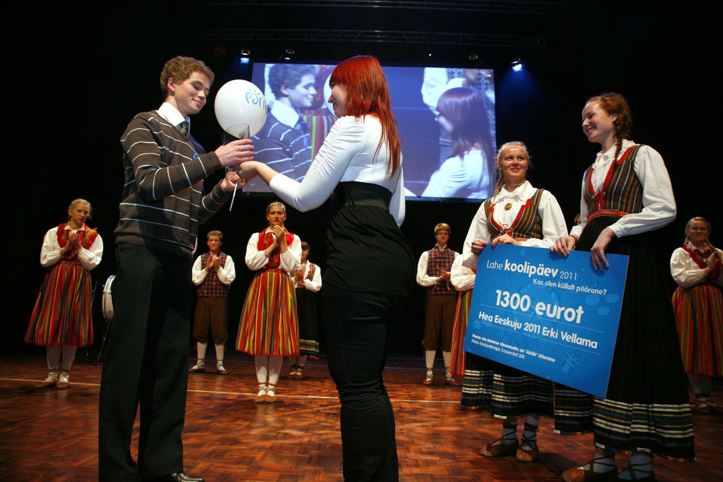 Konverentsil tunnustati konkursi “Hea eeskuju” tiitli ja 1300eurose stipendiumiga Väätsa põhikooli noormeest Erki Vellamad.