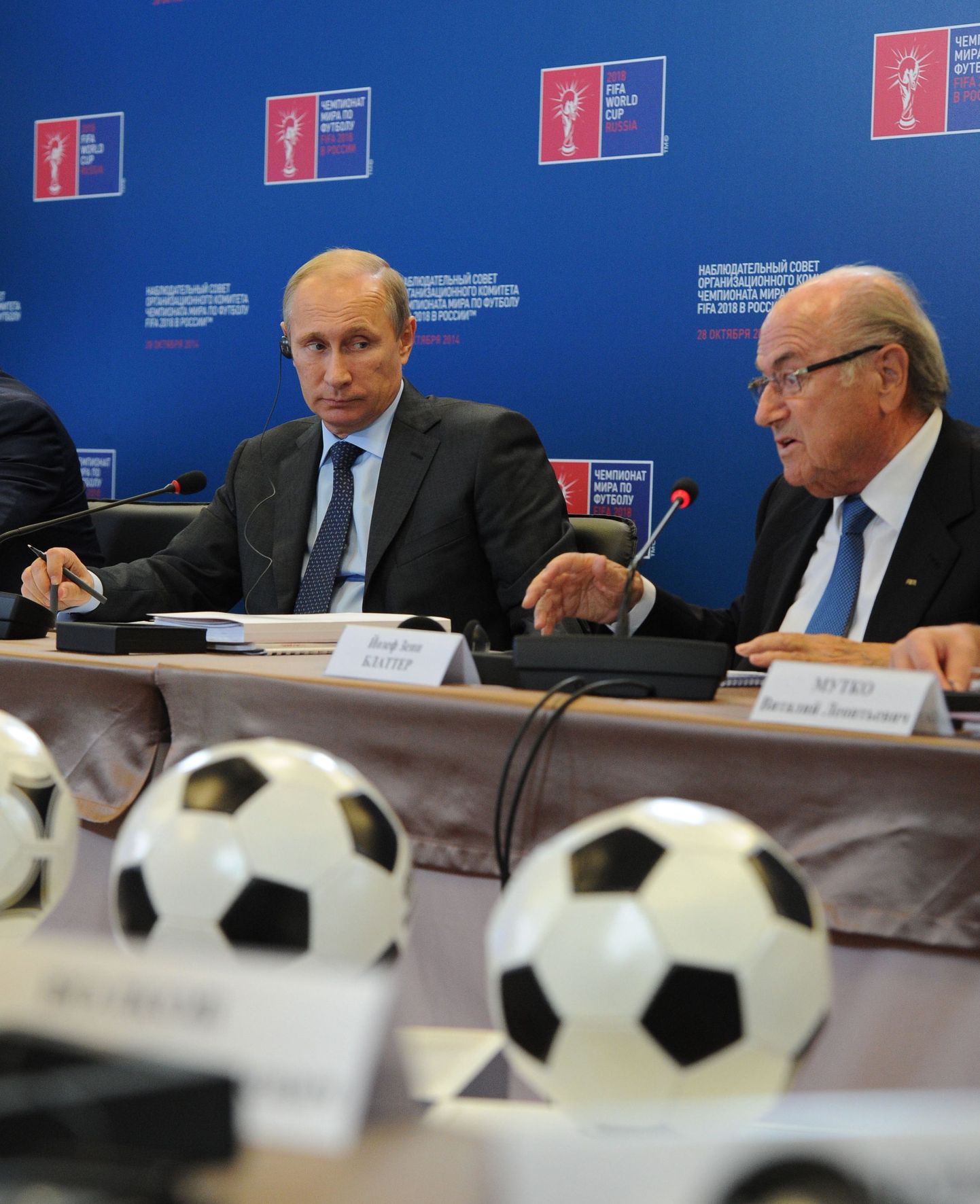 Президент России Владимир Путин и президент ФИФА Зепп Блаттер.