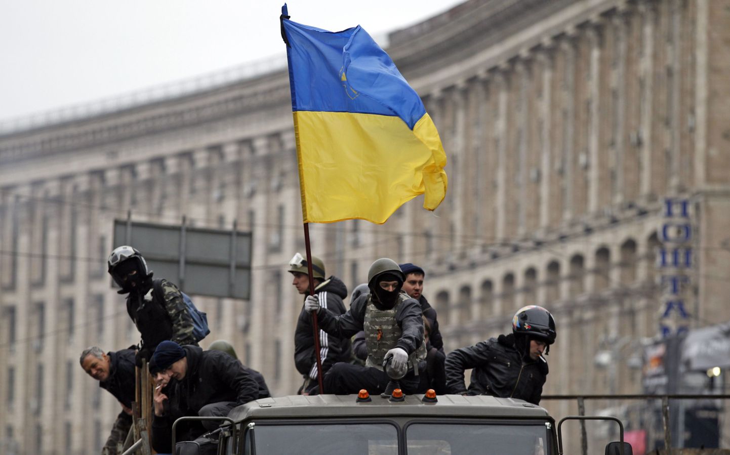 Протестующие в центре Киева (22.02).