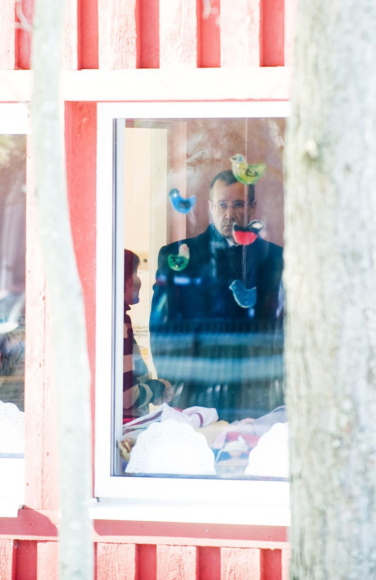 President Toomas Hendrik Ilves käis eile lastekodu inimestele tuge pakkumas.