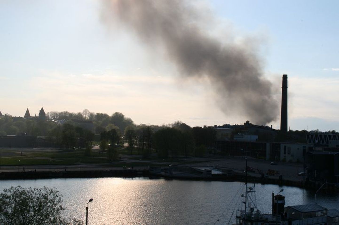Tööstuse tänava laohoone põleng Tallinnas.