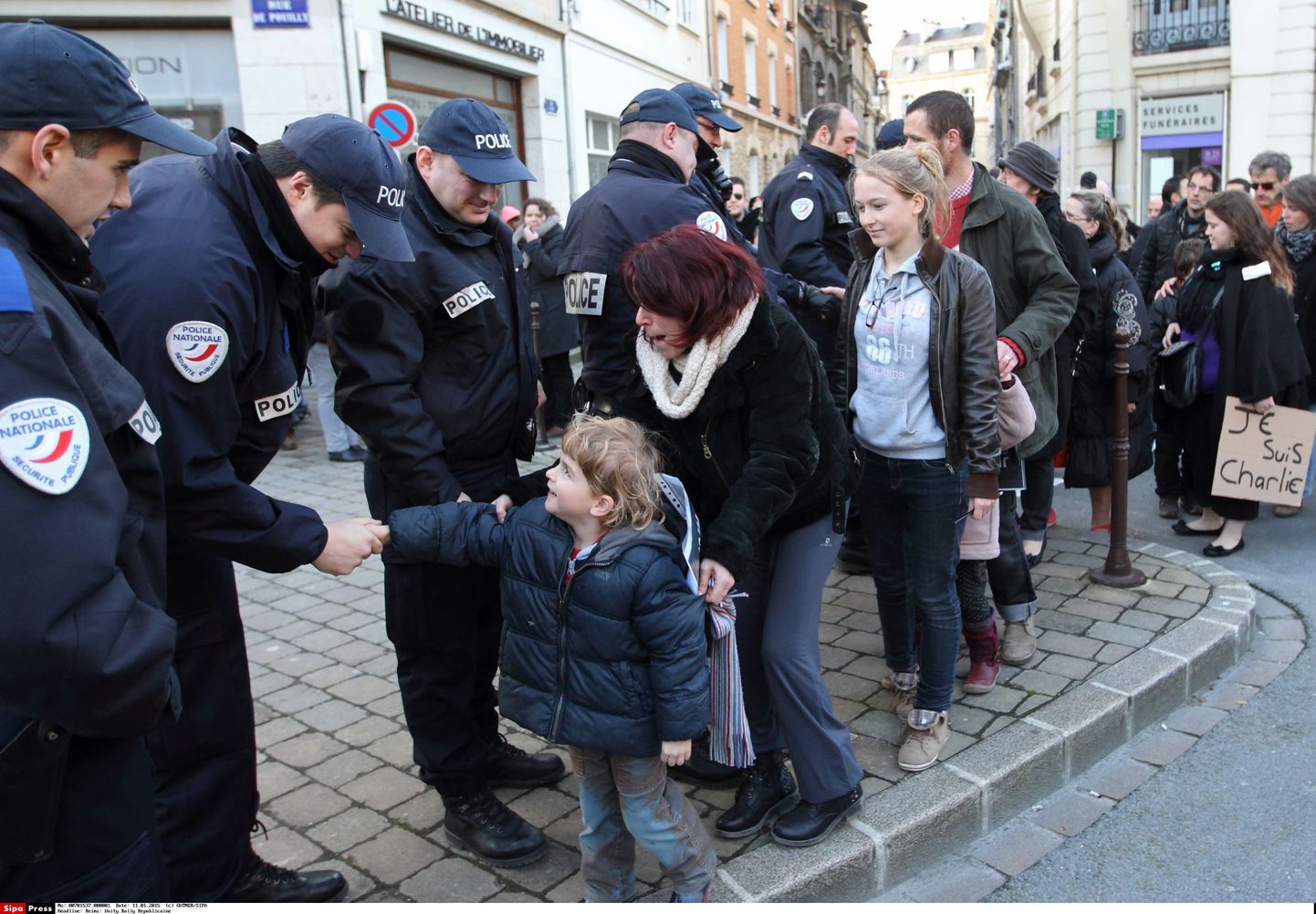 Politseinikud ühtsusmarsil Reimsis.