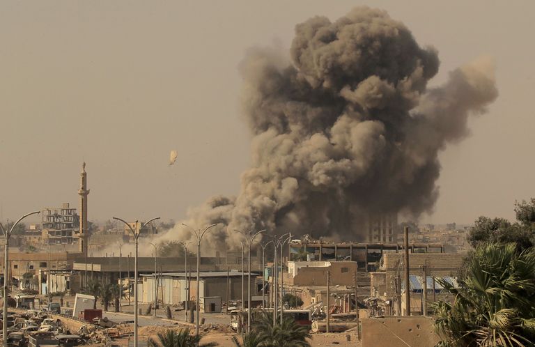 Õhurünnak Raqqa linnale. ZOHRA BENSEMRA/REUTERS/Scanpix