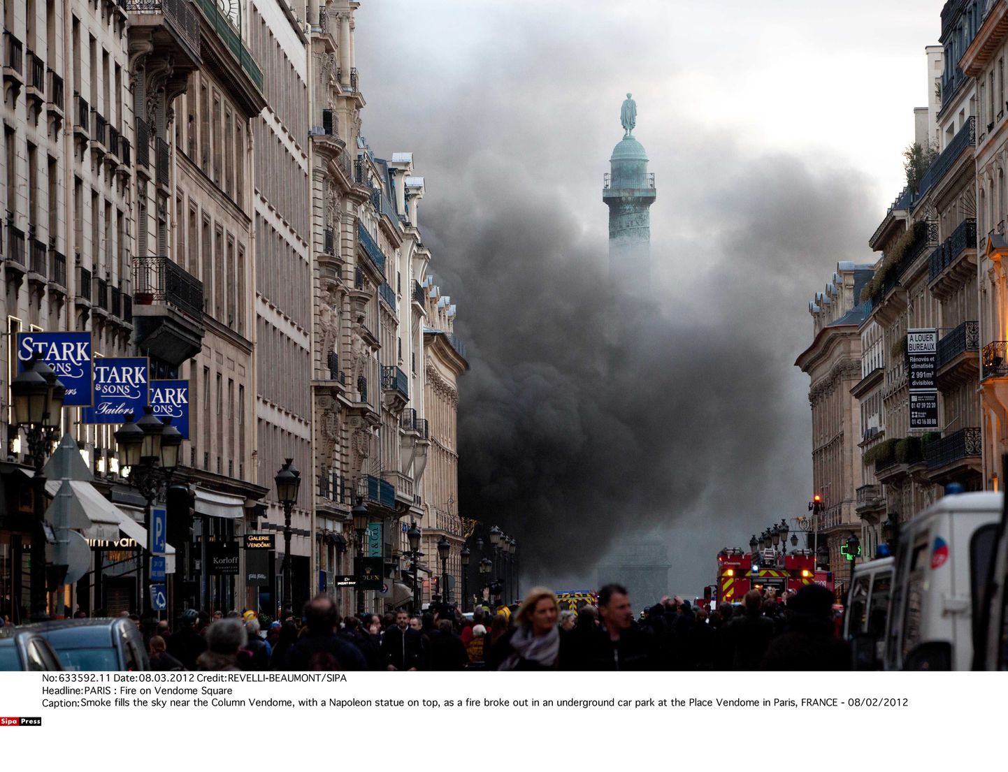 Пожар на Вандомской площади в Париже.