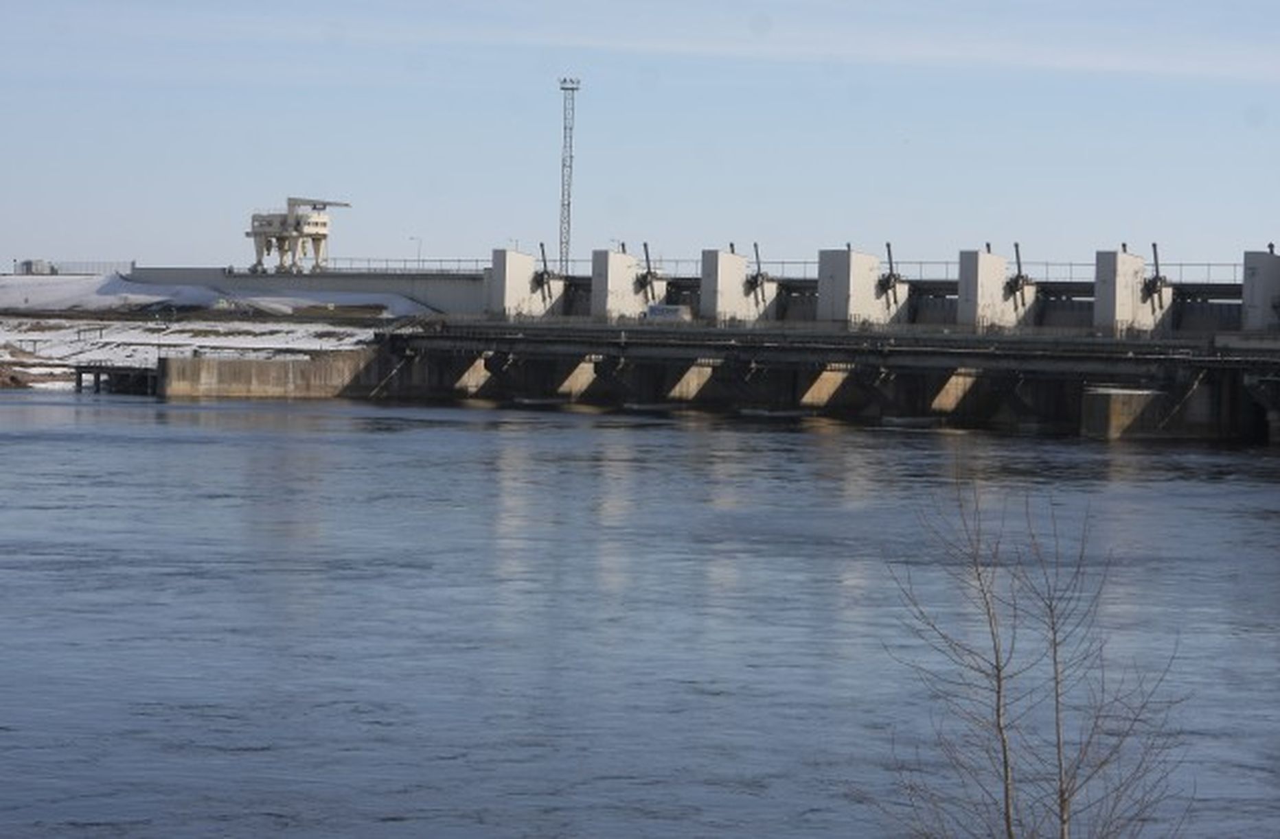 Skats uz daugavu pie Rīgas HES.