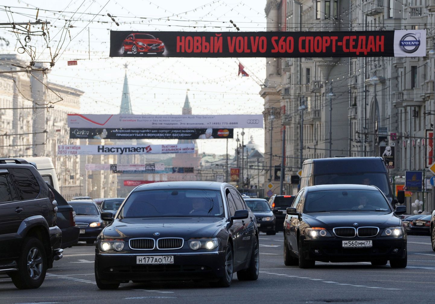 Autod Tverskaja tänaval Moskvas
