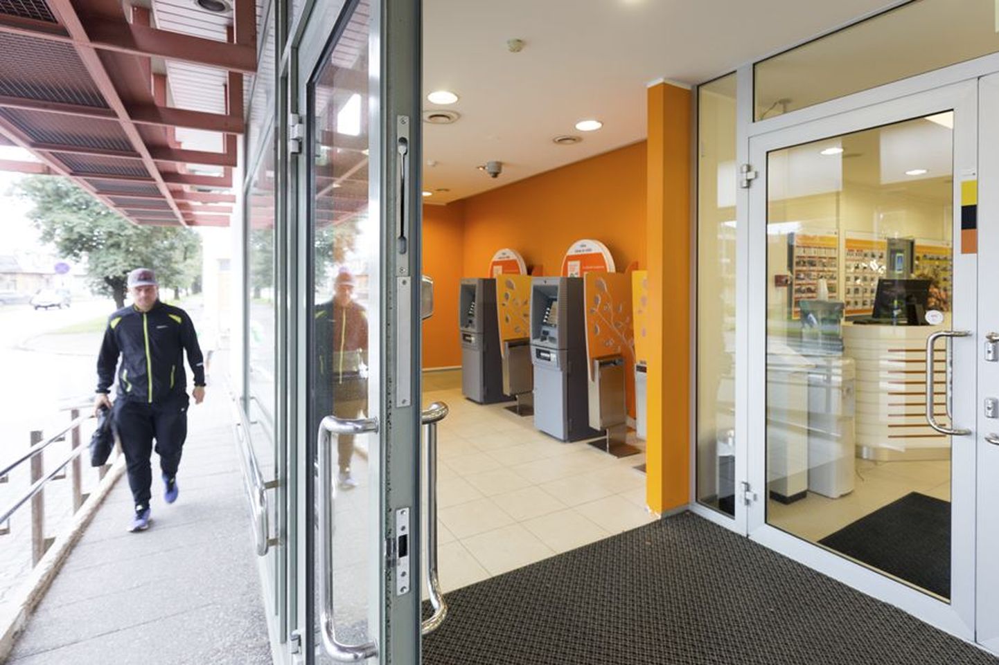 Swedbanki Viljandi kontori rahaautomaate on hiljuti tabanud mitu riket.