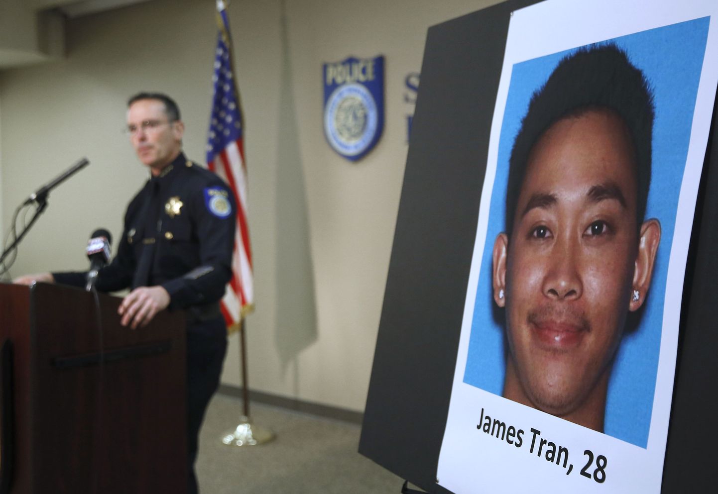 Sacramento politseijuht Sam Somers Jr teavitamas meediat James Trani arreteerimisest