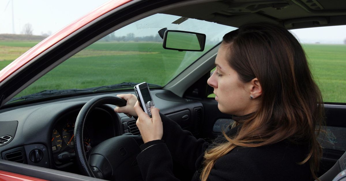 Schwanz entsaftet wahrend auto fahre