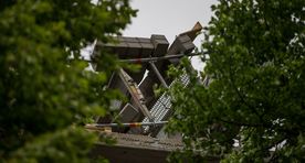 Фото: в Таллинне при реновации дома пострадал рабочий