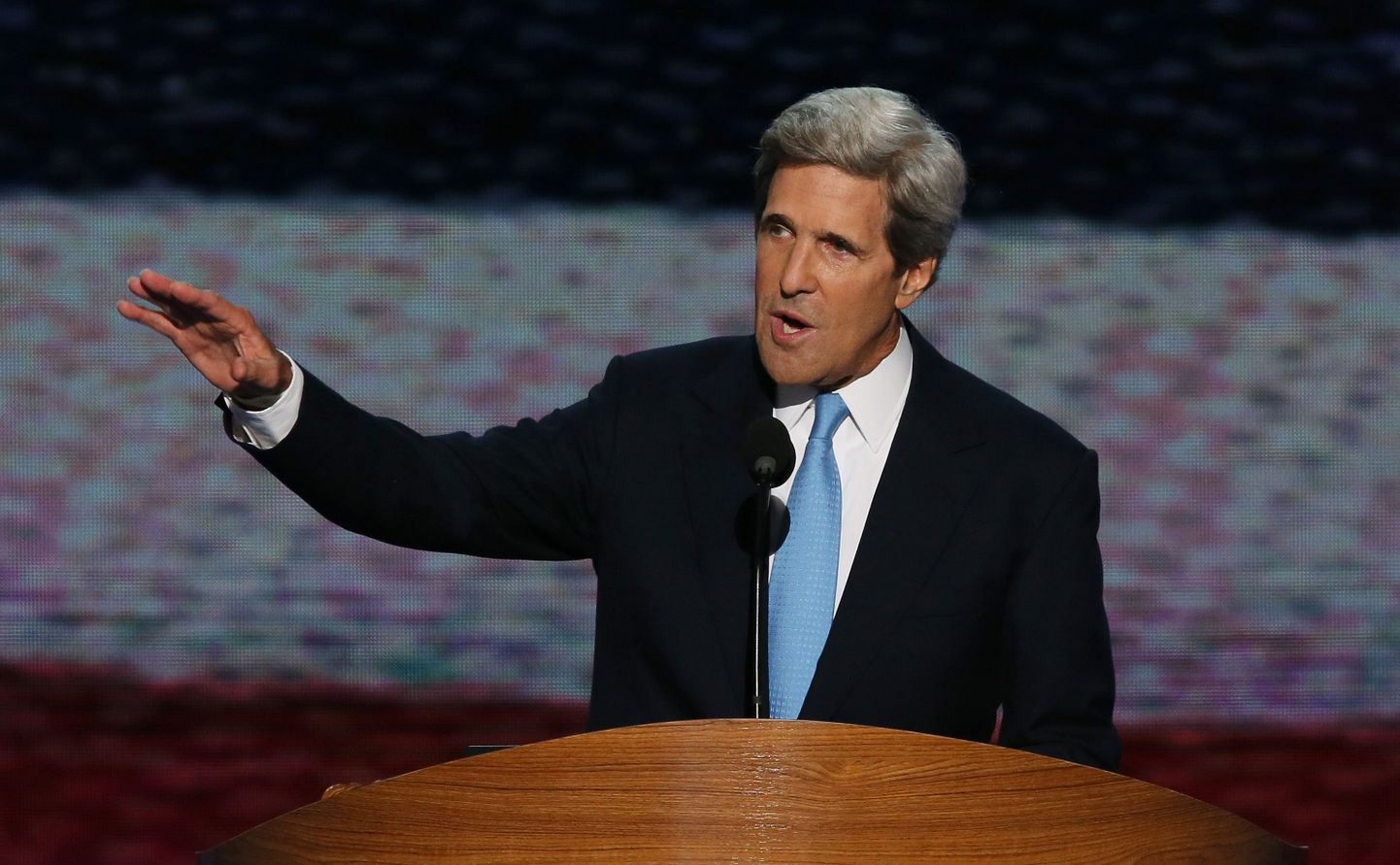USA senaator John Kerry kõnelemas demokraatide valimiskongressil.