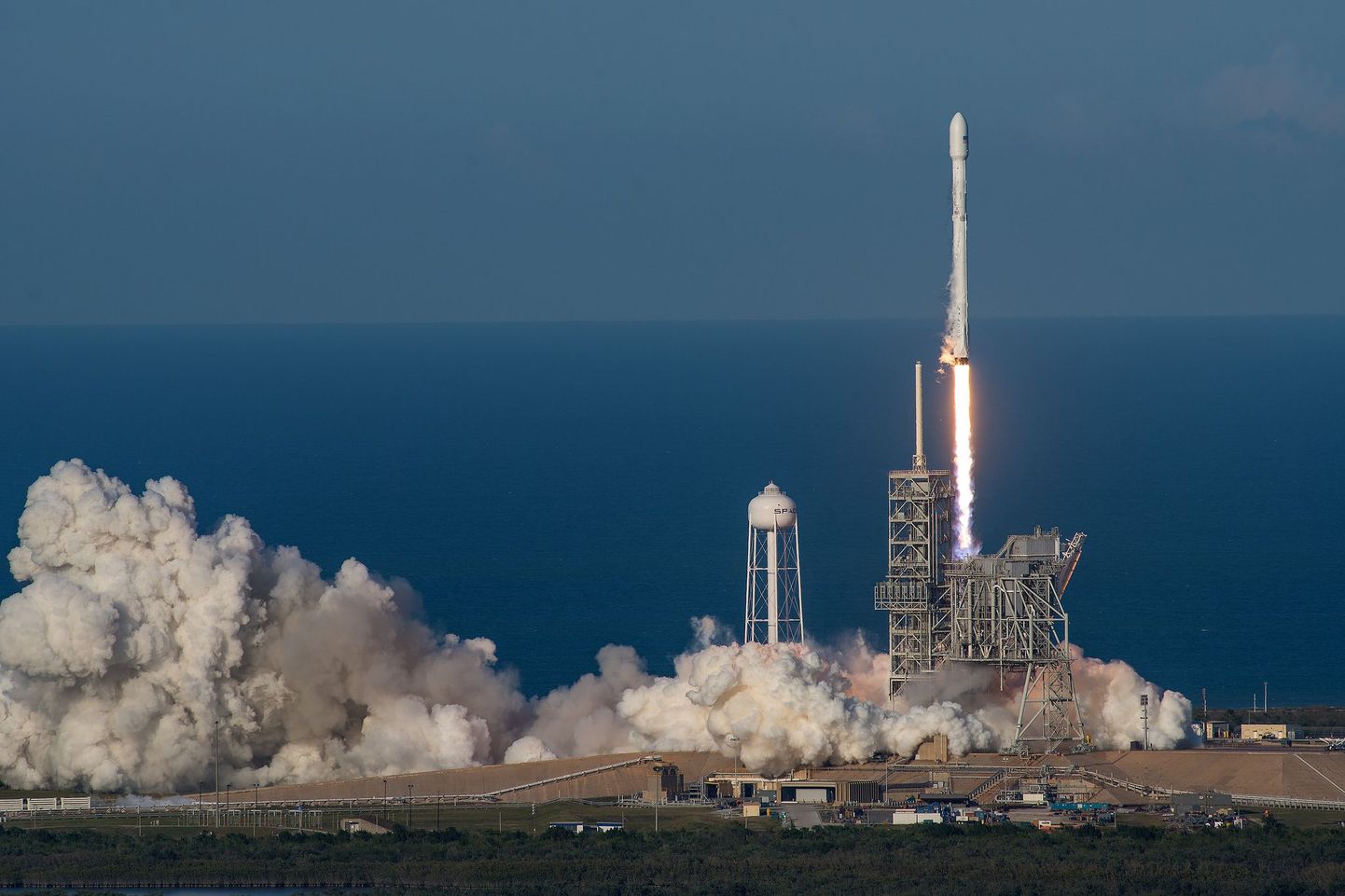 SpaceX taaskasutatud rakett toimetas satelliidi kosmosesse